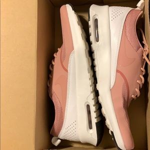 NIKE AIR MAX THEA